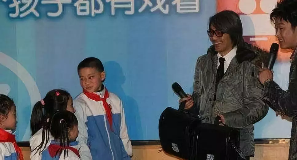 周星驰身患孤独绝症：我让全世界笑过，可自己却开心不起来