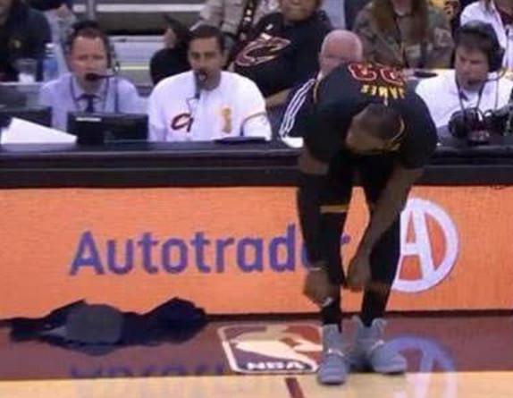 为什么nba要戴保持器（NBA球星的“牙套”都放在哪里？詹姆斯刺激，保罗帅气，库里萌）