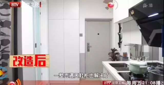 一家3口蜗居28㎡,女儿睡在燃气表上,脚踩防护栏晒衣服
