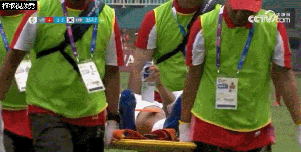 韩国梅西(韩国梅西在亚运会赛场很抢镜，被裁判撞伤，场外受伤后演技爆棚)