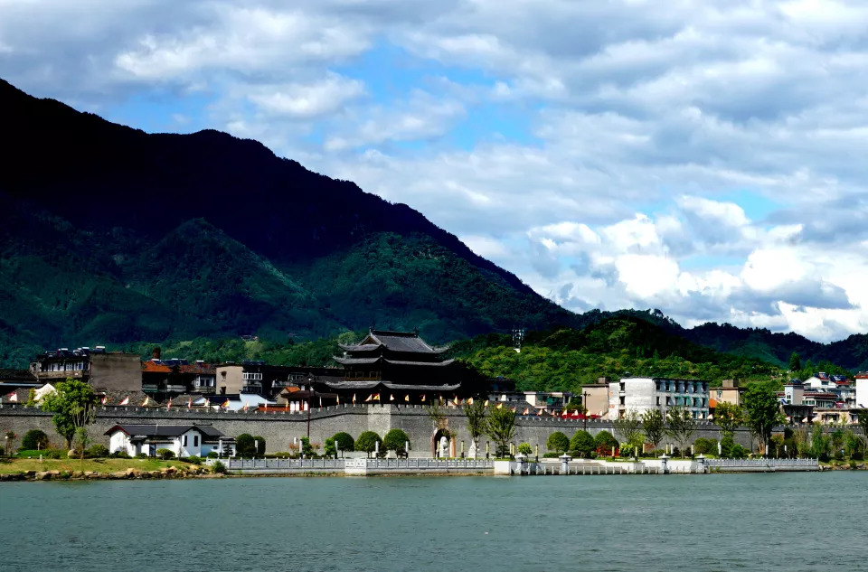 再现“千年古府”新貌 打造新时代美丽城镇的典范