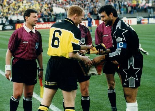 盘点90年代欧冠改制后的历届决赛，AC米兰盛事，德甲逐渐没落