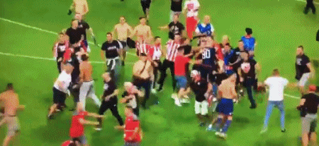 为什么92年欧冠豪门都没来（老牌豪门时隔26年杀回欧冠！球迷疯狂了，涌入球场扒光球衣）