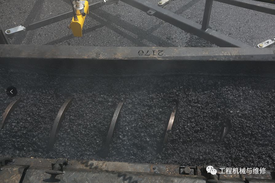 完美破解纵向离析、接缝离析、平整度差三大难题‖天顺长城SP1860-3超大型摊铺机让不可能变为可能 - 液压汇