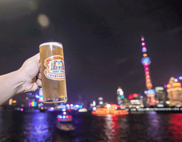 兰博基尼飙上天！汽车餐厅上演空中奇观
