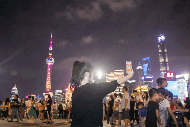 兰博基尼开上天？新天地惊现「360°旋转豪车餐厅」，魔都首家！