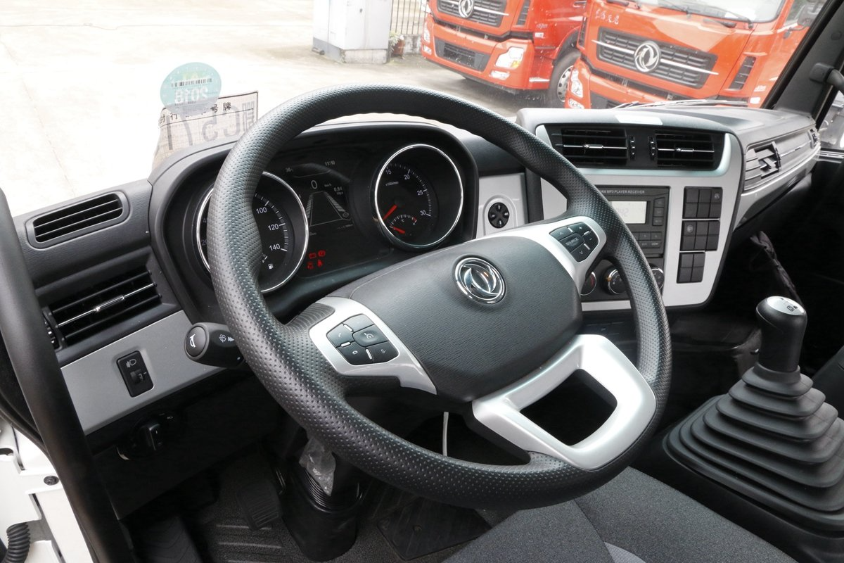 5.8米中卡配230马力发动机，东风新天锦也有DPF车型了