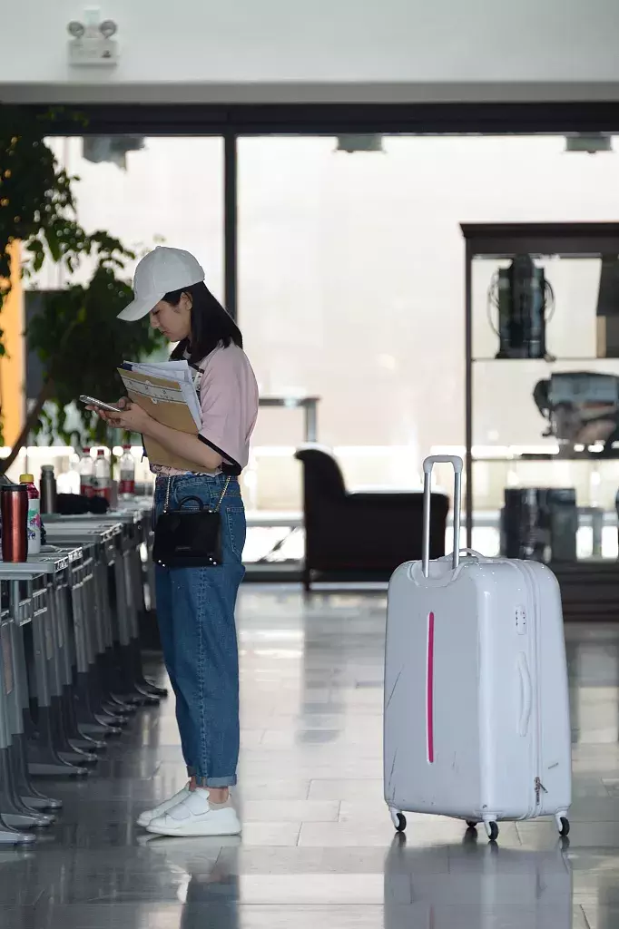 北影中戏新生报到，吴磊和宋祖儿青春阳光，李兰迪胡先煦吃胖了