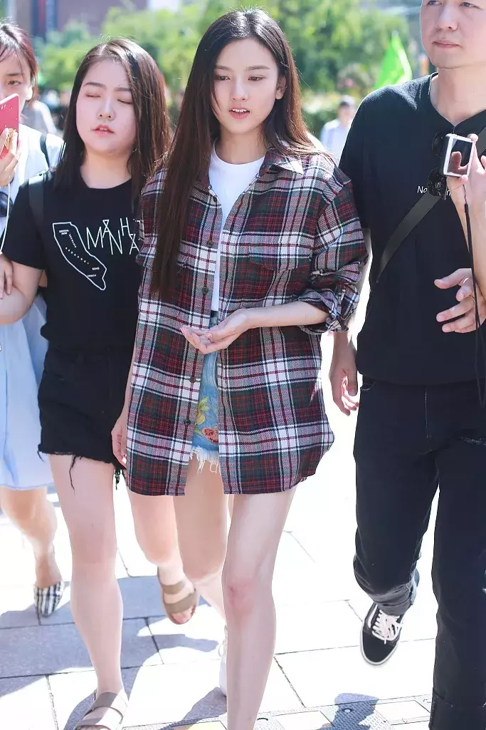 北影中戏新生报到，吴磊和宋祖儿青春阳光，李兰迪胡先煦吃胖了