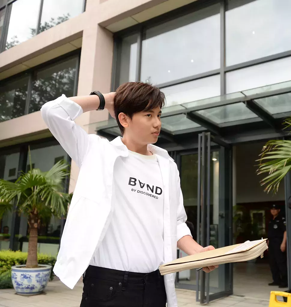 北影中戏新生报到，吴磊和宋祖儿青春阳光，李兰迪胡先煦吃胖了