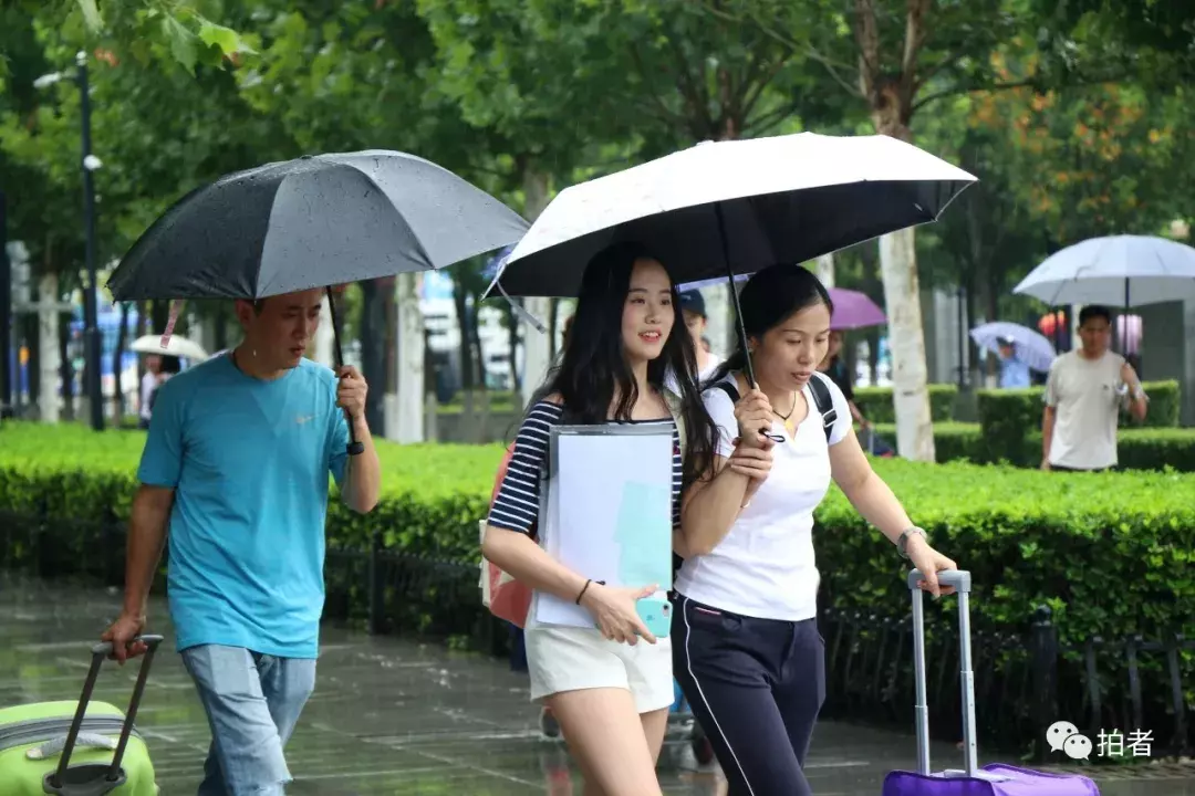 北影中戏新生报到，吴磊和宋祖儿青春阳光，李兰迪胡先煦吃胖了