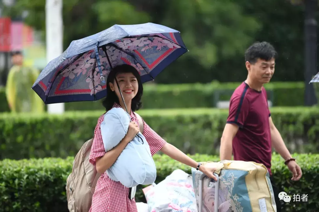 北影中戏新生报到，吴磊和宋祖儿青春阳光，李兰迪胡先煦吃胖了