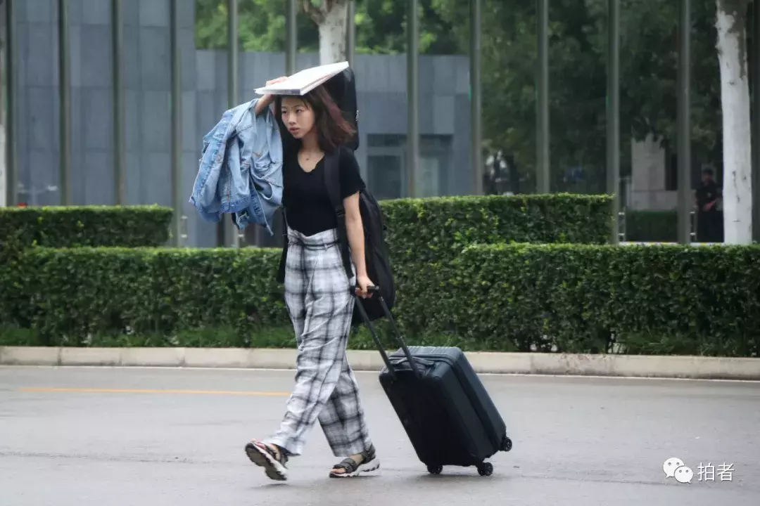 北影中戏新生报到，吴磊和宋祖儿青春阳光，李兰迪胡先煦吃胖了