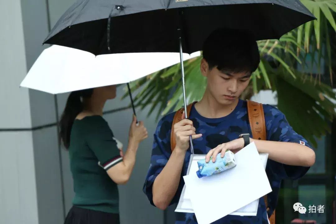 北影中戏新生报到，吴磊和宋祖儿青春阳光，李兰迪胡先煦吃胖了