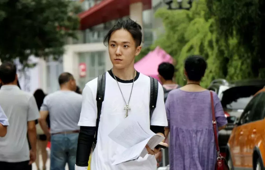 北影中戏新生报到，吴磊和宋祖儿青春阳光，李兰迪胡先煦吃胖了