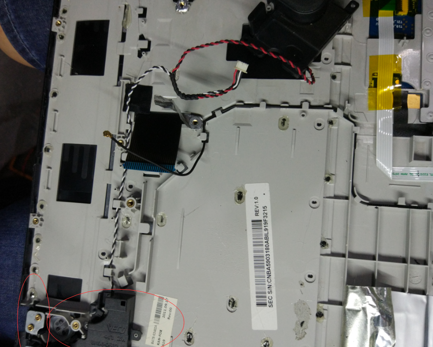 为三星笔记本更换键盘,光塑料钉就有100多个,这键盘真是绝了