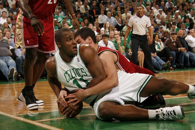 篮球经典：2008年骑士VS凯尔特人G5 詹姆斯VS绿军三巨头！含录像