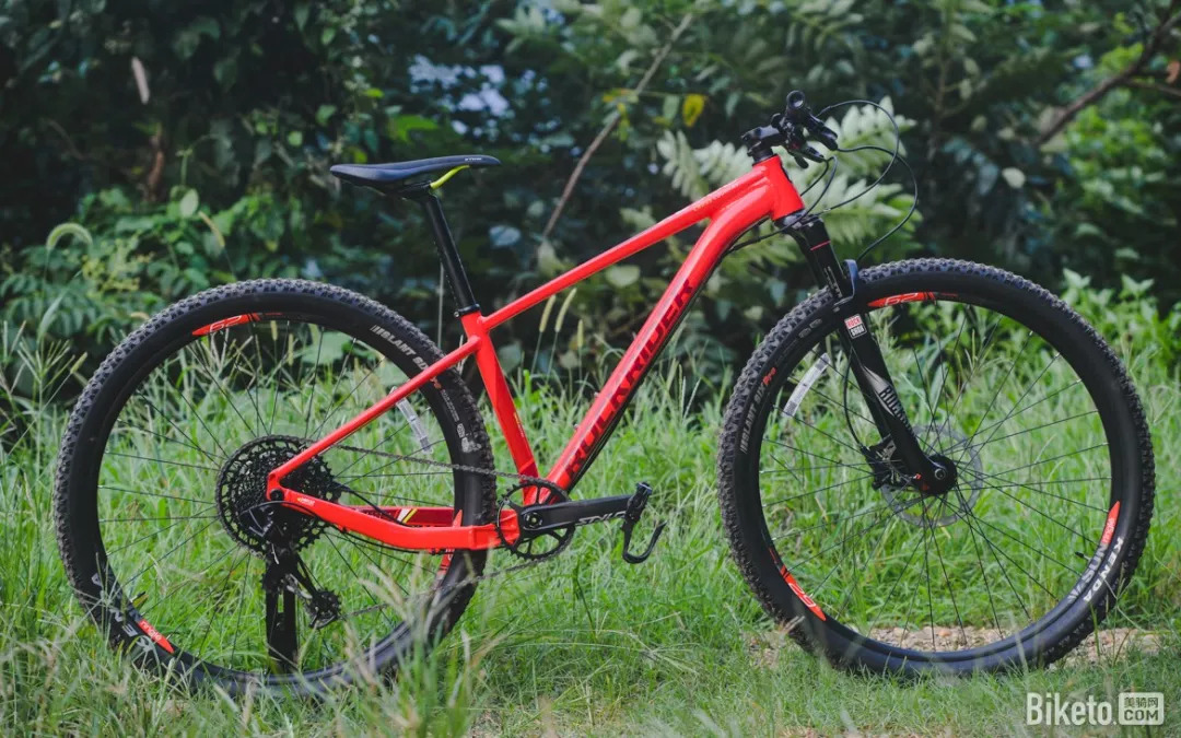 时隔三月,伴随着这辆标价8999元的rockrider xc500