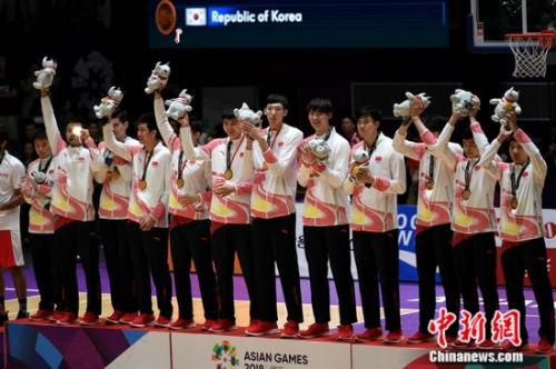 中国男篮亚运会(“团结”致胜 中国男篮时隔八年重夺亚运冠军)
