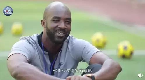 苏丹小伙在北京做足球教练，期待中国踢进世界杯！