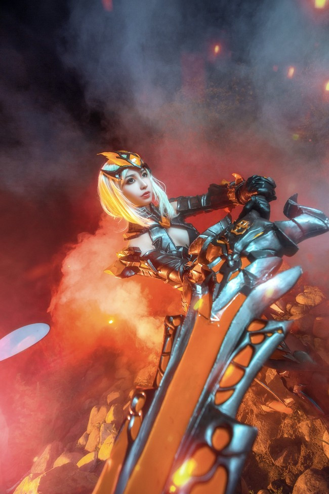 王者荣耀:花木兰水晶猎龙者cos好看!但是大马尾神秘失踪?