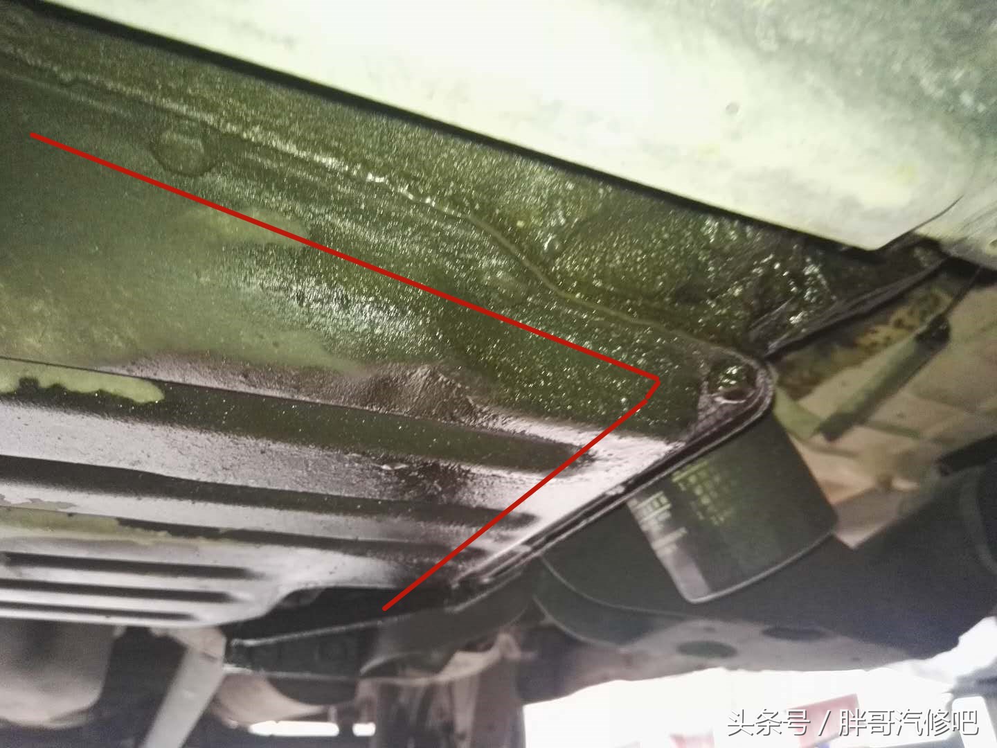 发动机漏油怎么办？简单几步轻松解决，让你告别漏油烦恼！