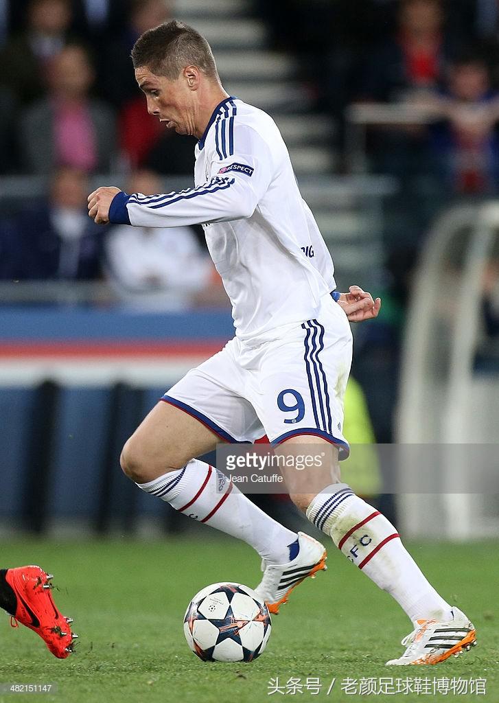 torres这是什么品牌足球(一白遮百丑,人生赢家托雷斯换上日本产小白鞋