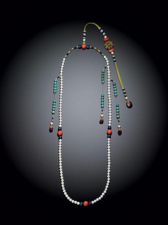 乾隆脖子上的朝珠值六千七百八十六万港币(绿松配什么珠子洋气)