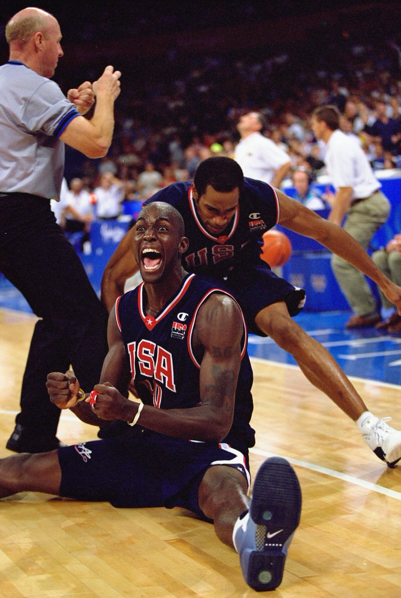 2000奥运会男篮决赛(媒体回顾梦四队奥运赛场瞬间:无与伦比的激情)