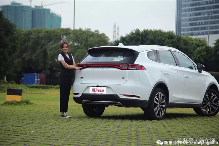 比亚迪DiLink系统体验：车上玩吃鸡、刷抖音？不是问题