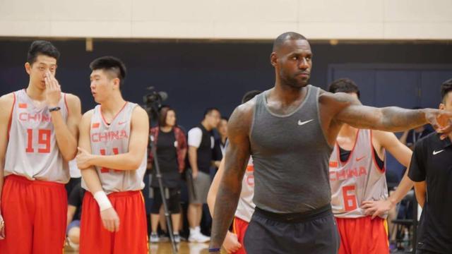 nba为什么没有青年队(中美篮球差距有多大？CBA詹皇打不动NBA后卫，青年队狂输美国76分)