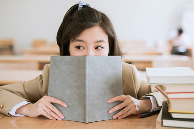 新高考英语要考口语！初高中实用听力口语方法，不当高分英语哑巴