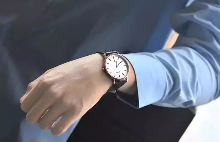 那不勒斯新赛季换装阿玛尼(手表，千元基础款，也能稳坐C位！)