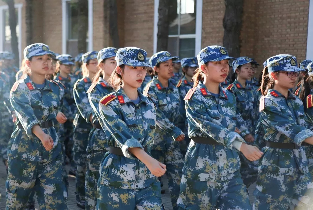 特稿丨迷彩底色 芳华青春——中法学院2017级本科生军训纪实