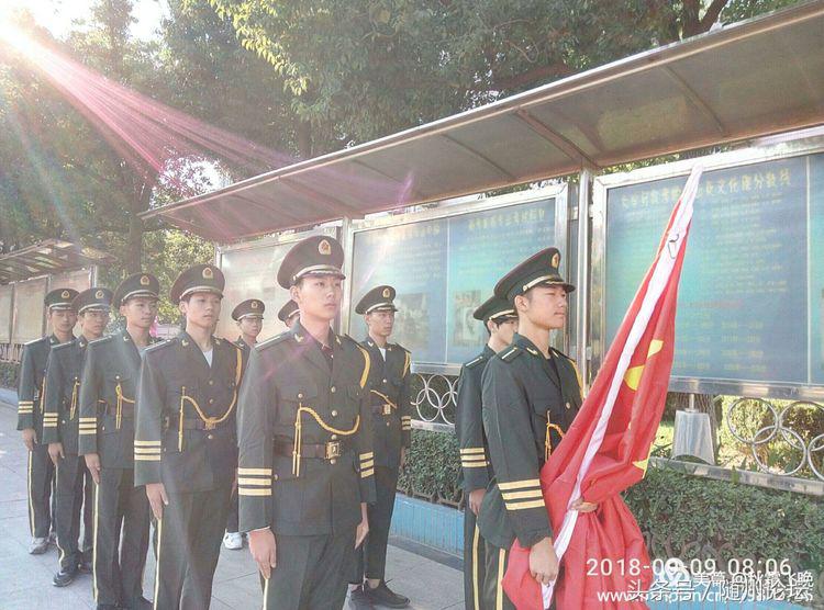 一顶红冠缨穗垂 从此少年振翅飞——曾都一中举行高三成人礼仪式