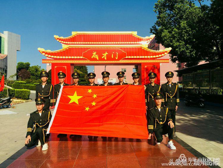 一顶红冠缨穗垂 从此少年振翅飞——曾都一中举行高三成人礼仪式