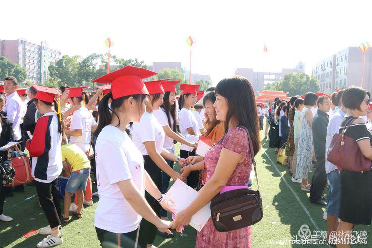 一顶红冠缨穗垂 从此少年振翅飞——曾都一中举行高三成人礼仪式