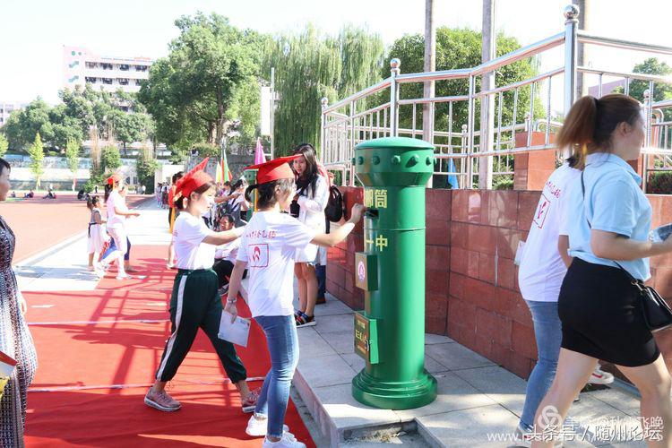 一顶红冠缨穗垂 从此少年振翅飞——曾都一中举行高三成人礼仪式