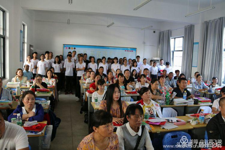 一顶红冠缨穗垂 从此少年振翅飞——曾都一中举行高三成人礼仪式