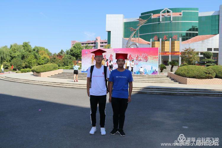 一顶红冠缨穗垂 从此少年振翅飞——曾都一中举行高三成人礼仪式