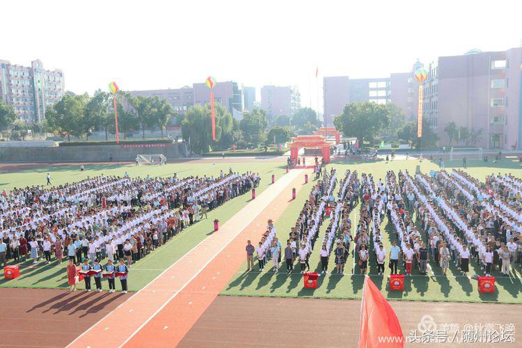 一顶红冠缨穗垂 从此少年振翅飞——曾都一中举行高三成人礼仪式