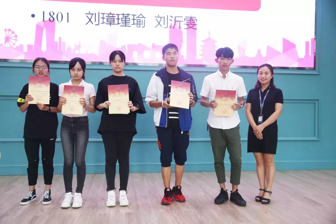 奋斗的青春最美丽——光谷外校中学部举办新学期表彰大会