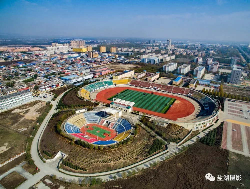 《运城体育场》 杜昕烨 摄《运城鼓楼重现雄姿》(组照) 岳峻 摄《花季