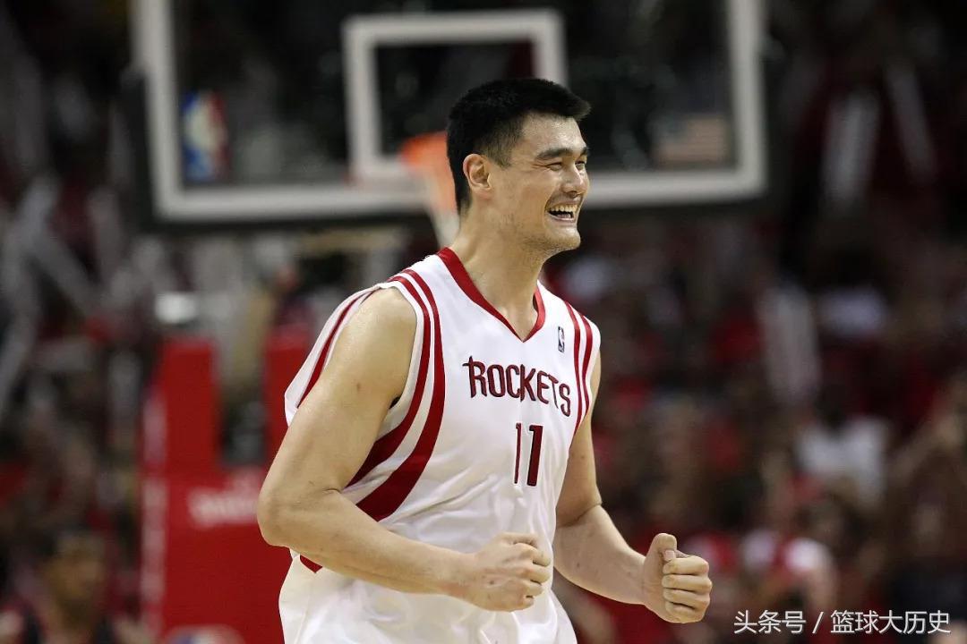 姚明是为什么退出nba的(姚明巅峰退役的背后，真的只是单纯因为伤病？)