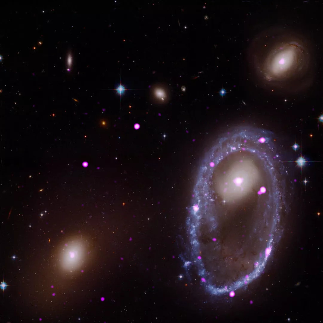 星际之门宇宙飞船(飞鱼座方向黑洞中子星列成环状，已打开15万光年宽神秘星际之门)