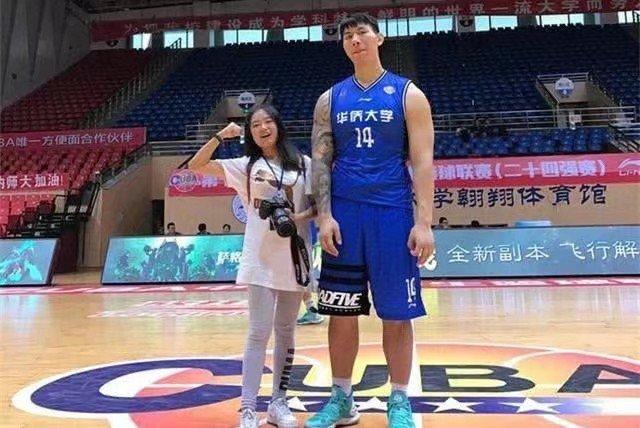 张鸿林为什么进不了nba(卧推190kg，堪比詹姆斯的铁牛张鸿林为何无缘CBA？)