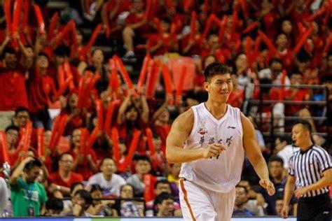 张鸿林为什么进不了nba(卧推190kg，堪比詹姆斯的铁牛张鸿林为何无缘CBA？)