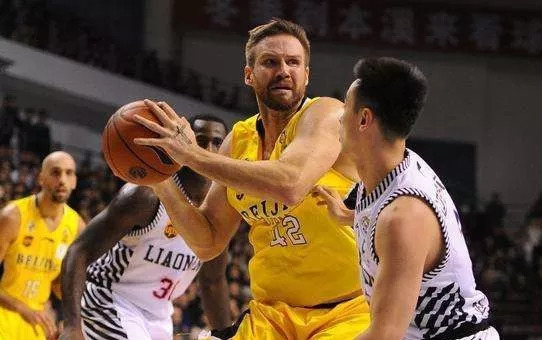 cba外援蘭多夫現(xiàn)在哪里打球（北控官宣：白魔獸蘭多夫回歸 廣州隊(duì)后衛(wèi)加盟）
