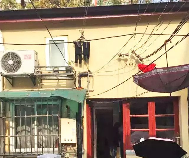 上海一家3口，住卫生间大小的家，设计师7㎡空间里偷出1倍面积