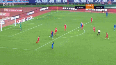 中超外援世界級表演視頻（中超外援世界級的表演！上演1V3瘋狂過人，沖到對方禁區僅用10秒）